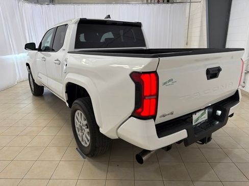 Used 2025 Toyota Tacoma SR5 AWD/4WD image 4