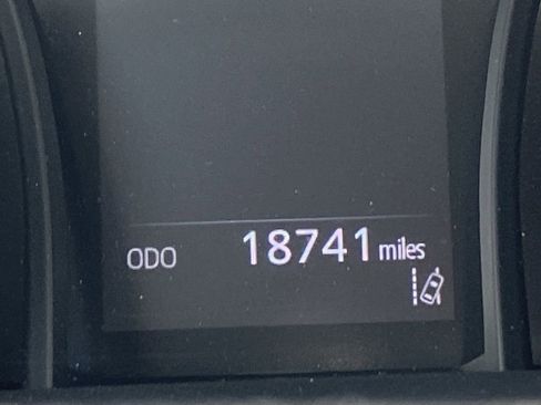 Used 2023 Toyota Camry SE image 12