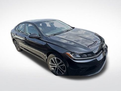Used 2025 Volkswagen Jetta Sport FWD image 3