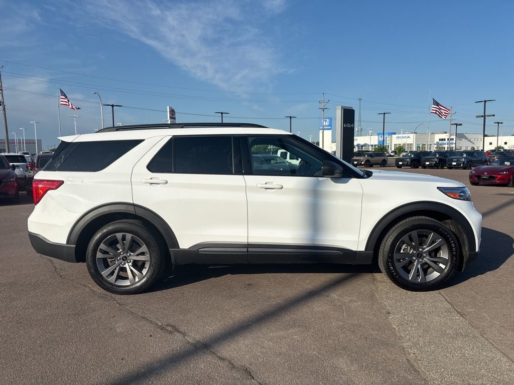 Used 2021 Ford Explorer XLT w/ Equipment Group 202A AWD/4WD image 4