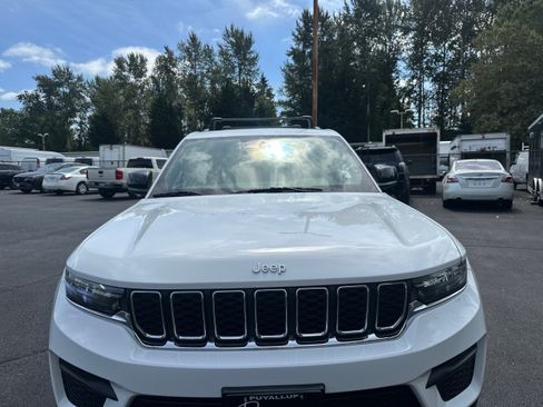 Used 2024 Jeep Grand Cherokee Laredo X w/ Trailer Tow Package AWD/4WD image 25