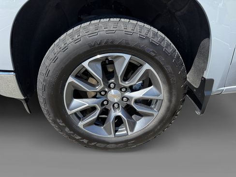 Used 2024 Chevrolet Silverado 1500 LT AWD/4WD image 9