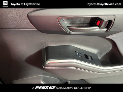 Certified 2022 Toyota Highlander L image 21