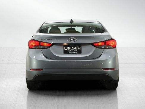 Used 2016 Hyundai Elantra SE w/ Option Group 02 FWD image 4