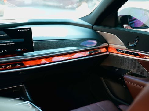 Used 2023 BMW 760i xDrive w/ Executive Package image 12