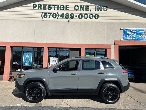 Used 2019 Jeep Cherokee Trailhawk w/ Comfort/Convenience Group image 3