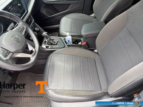 Used 2023 Volkswagen Taos SE w/ Panoramic Sunroof Package FWD image 13