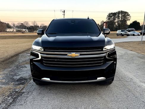 Used 2022 Chevrolet Suburban LT image 2