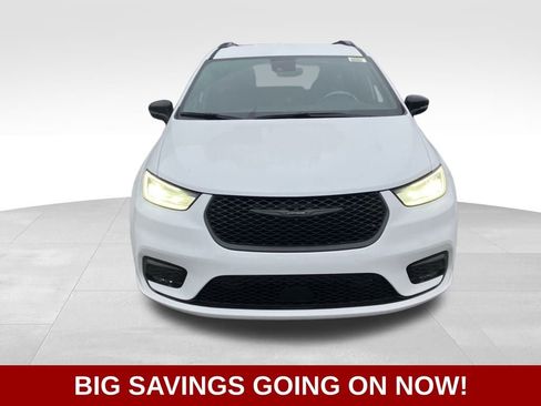 New 2026 Chrysler Pacifica Select image 3