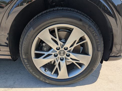 Used 2024 Genesis GV70 3.5T Sport image 9