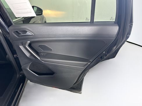 Used 2021 Volkswagen Tiguan SEL FWD image 30