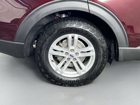 Used 2022 Ford Explorer XLT w/ Equipment Group 202A AWD/4WD image 38