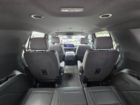 Used 2025 Chevrolet Tahoe Premier AWD/4WD image 15