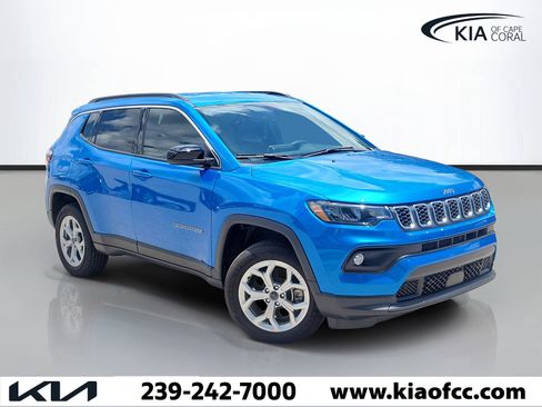 Used 2025 Jeep Compass Latitude AWD/4WD image 1