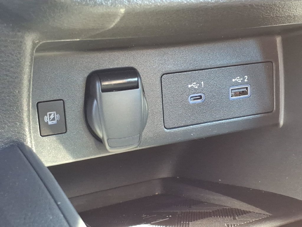 Certified 2025 Nissan Versa SR w/ Trunk Package FWD image 18