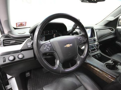 Used 2019 Chevrolet Suburban LT image 18