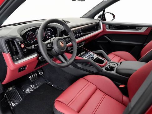 New 2025 Porsche Cayenne S image 4