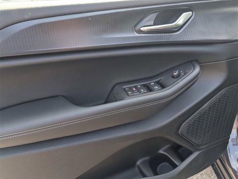 New 2025 Jeep Grand Cherokee Laredo image 18