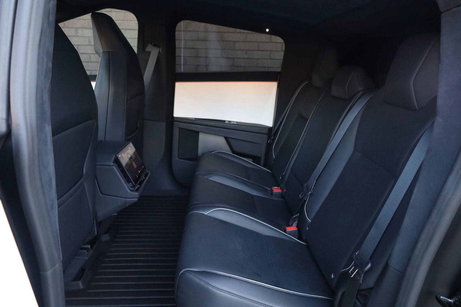 Used 2024 Tesla Cybertruck AWD Crew Cab image 23