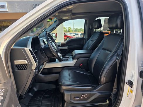 Used 2017 Ford F150 Lariat w/ Equipment Group 502A Luxury AWD/4WD image 4