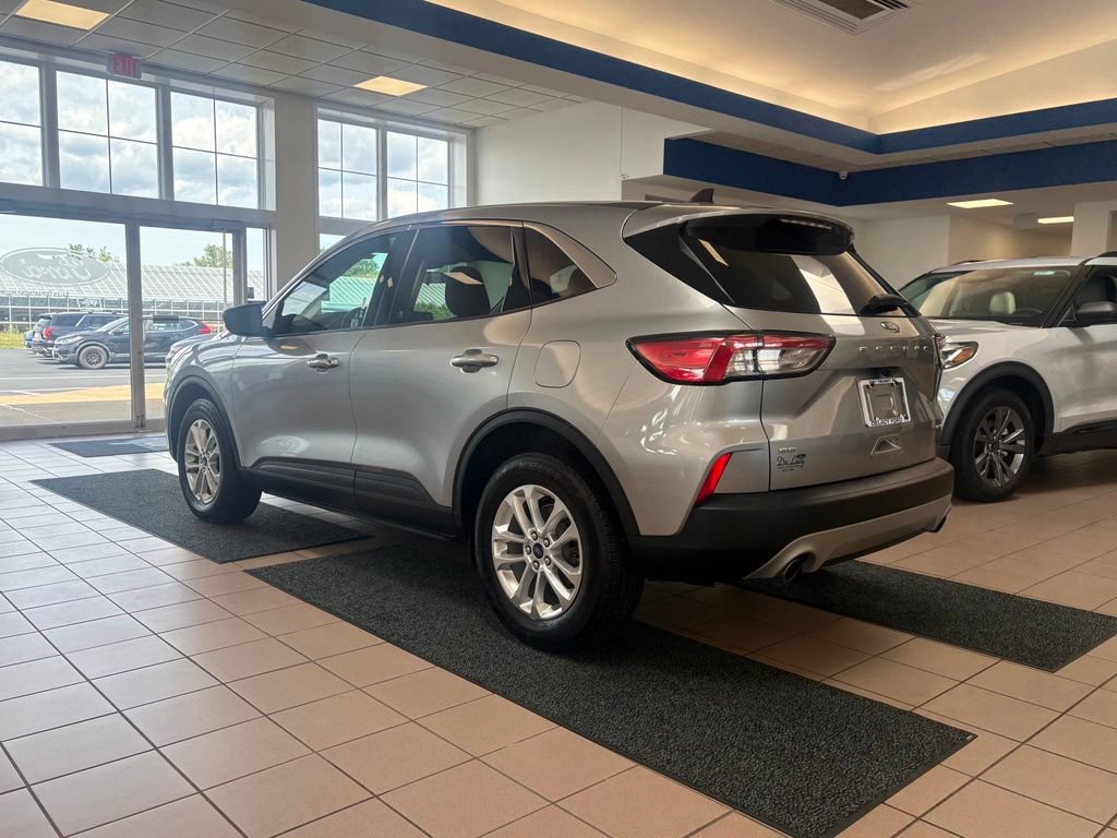 Used 2022 Ford Escape SE AWD/4WD image 2