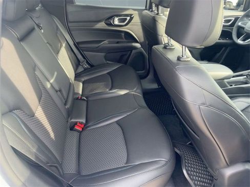 New 2026 Jeep Compass Latitude image 28