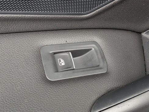 Used 2022 Volkswagen Tiguan SEL R-Line image 30