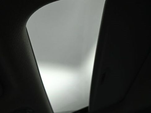 Certified 2023 Hyundai Elantra Limited w/ Preferred Accessory Package image 19