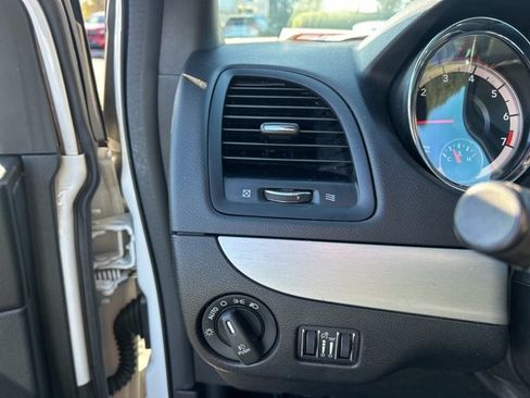 Used 2018 Dodge Grand Caravan GT image 27