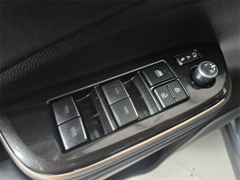 Used 2025 Toyota Crown XLE image 17