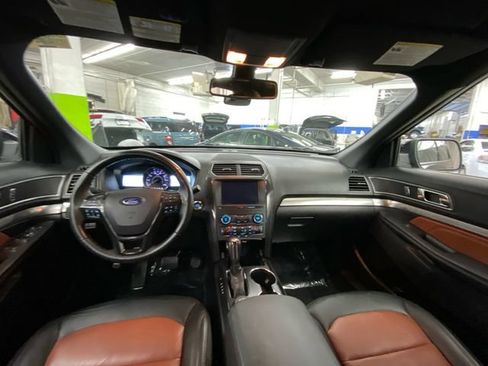 Used 2019 Ford Explorer XLT w/ Equipment Group 202A AWD/4WD image 27