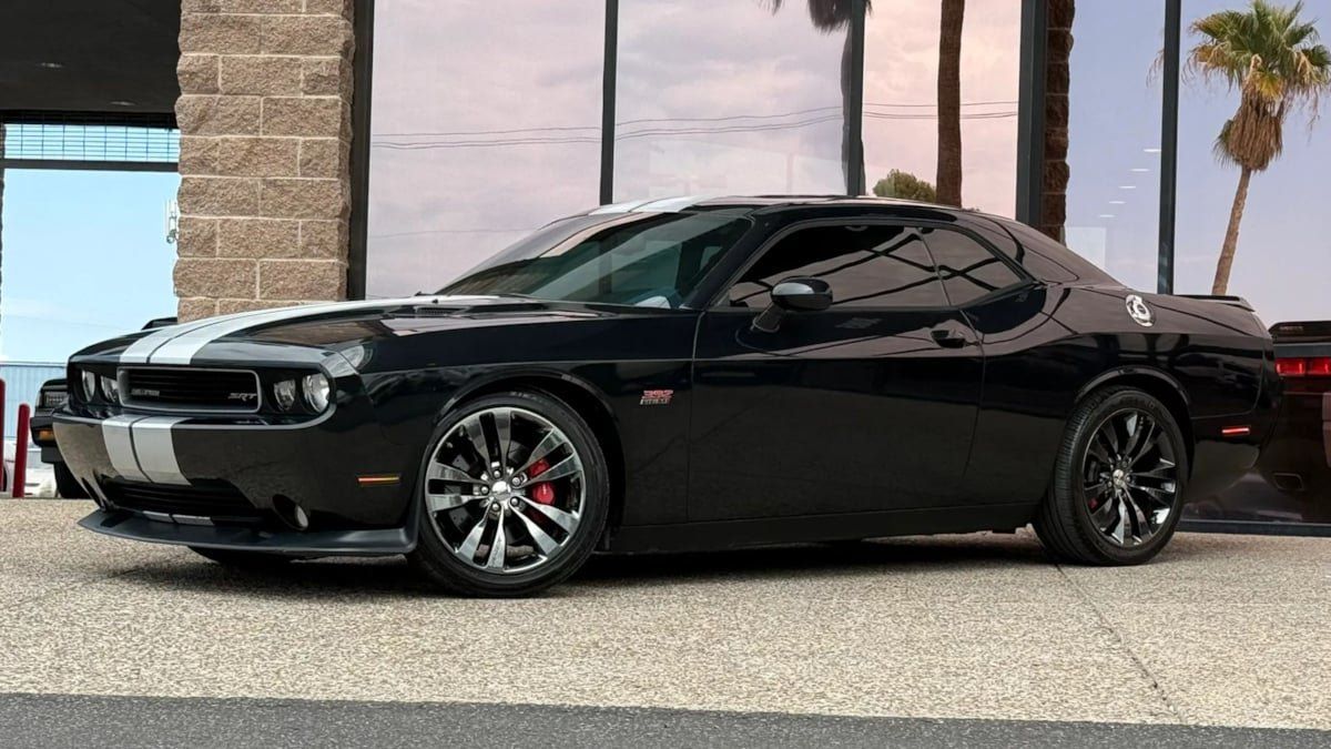 Used 2013 Dodge Challenger SRT8 w/ Harman Kardon Audio Group RWD image 3