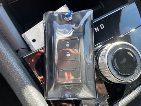 Used 2025 Jeep Grand Cherokee L Laredo image 36