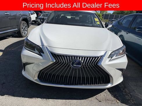 Used 2019 Lexus ES 300h w/ Accessory Package FWD image 11