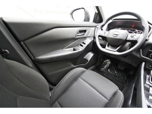 Used 2025 Nissan Rogue S FWD image 6