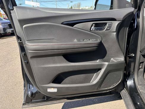 Used 2025 Honda Ridgeline Black Edition image 8