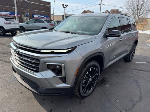 Used 2025 Chevrolet Traverse LT w/ Sun and Wheel Package image 2