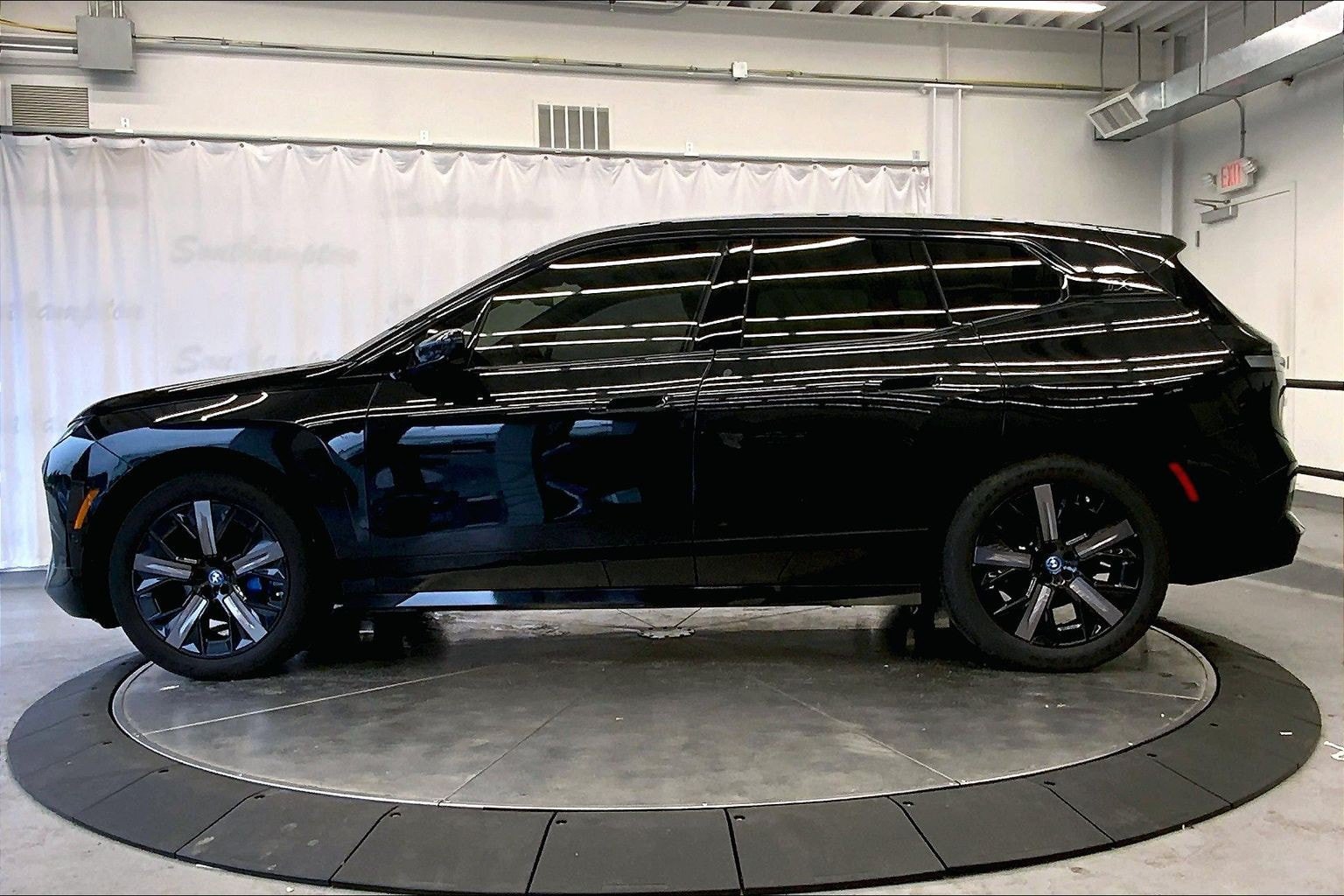 Used 2024 BMW iX xDrive50 w/ Sport Package AWD/4WD image 2