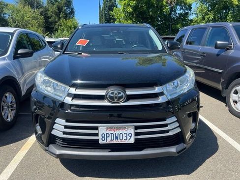 Used 2019 Toyota Highlander XLE AWD/4WD image 2
