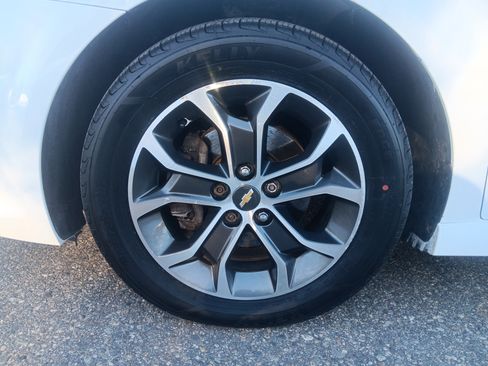 Used 2017 Chevrolet Sonic LT image 12