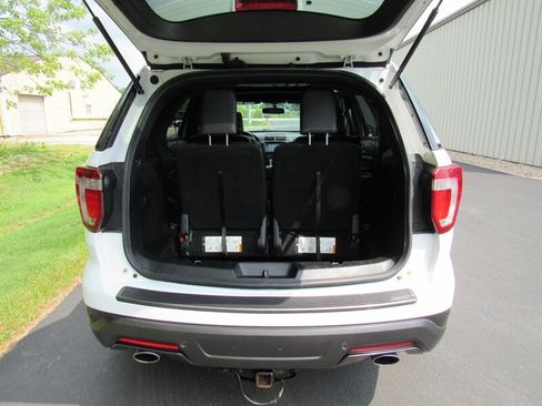 Used 2018 Ford Explorer XLT w/ XLT Appearance Package AWD/4WD image 12