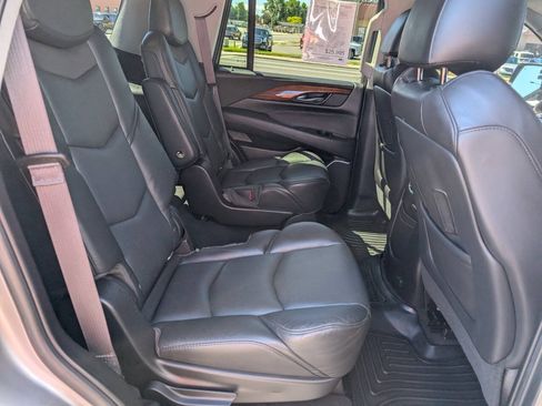 Used 2016 Cadillac Escalade Premium AWD/4WD image 18