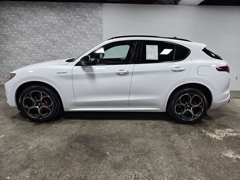 Used 2022 Alfa Romeo Stelvio Veloce image 2