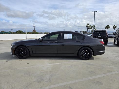 Used 2022 BMW 740i image 7