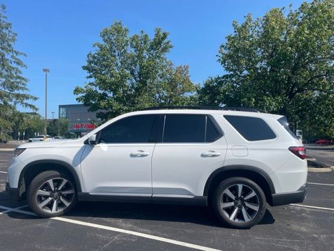 Used 2024 Honda Pilot Touring image 9