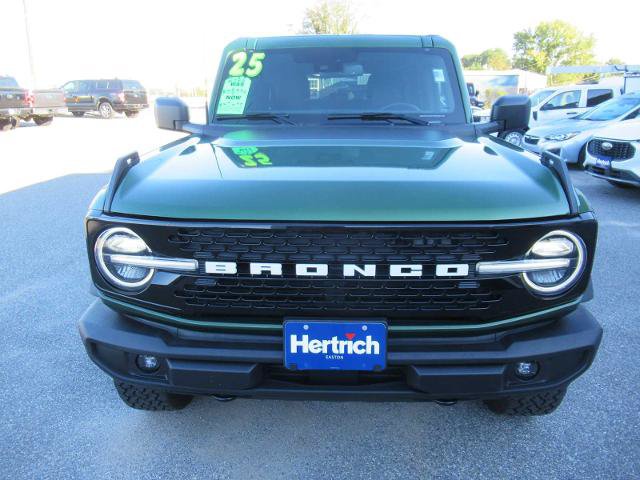 Certified 2025 Ford Bronco Outer Banks w/ Black Appearance Package AWD/4WD image 2