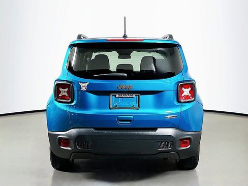 Used 2020 Jeep Renegade Latitude FWD image 6