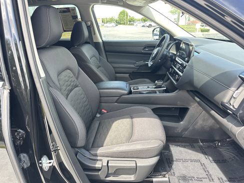 Used 2025 Nissan Pathfinder SV AWD/4WD image 34