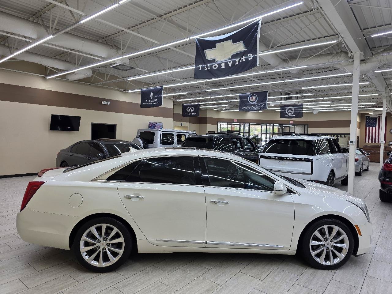 Used 2013 Cadillac XTS Luxury FWD image 6
