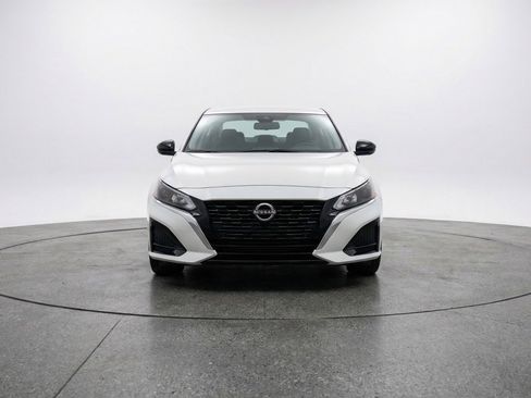 Used 2025 Nissan Altima 2.5 SV image 2